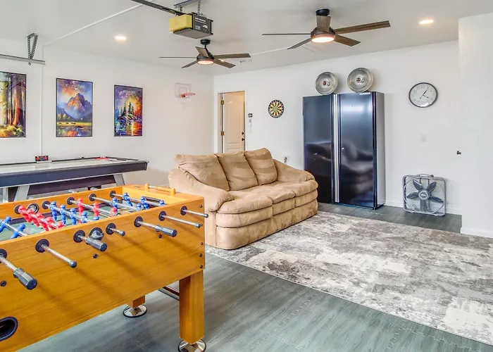 Walk To Park: Family-friendly Show Holiday home *