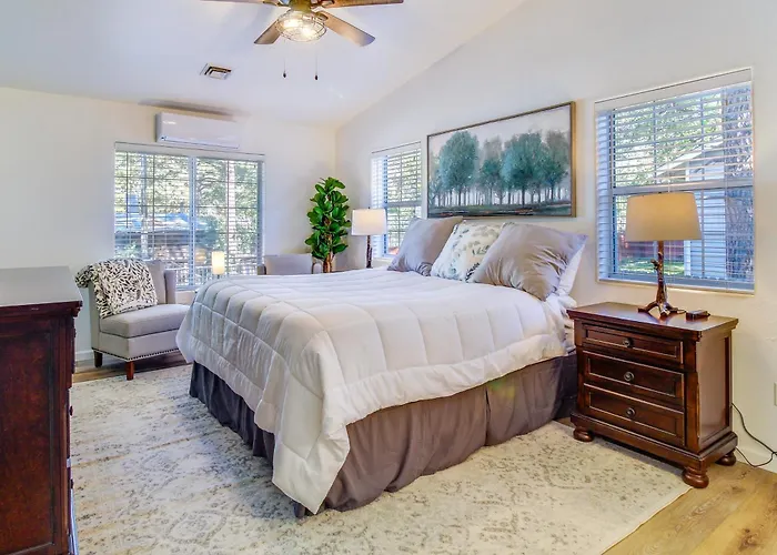 Walk To Park: Family-friendly Show Holiday home Show Low